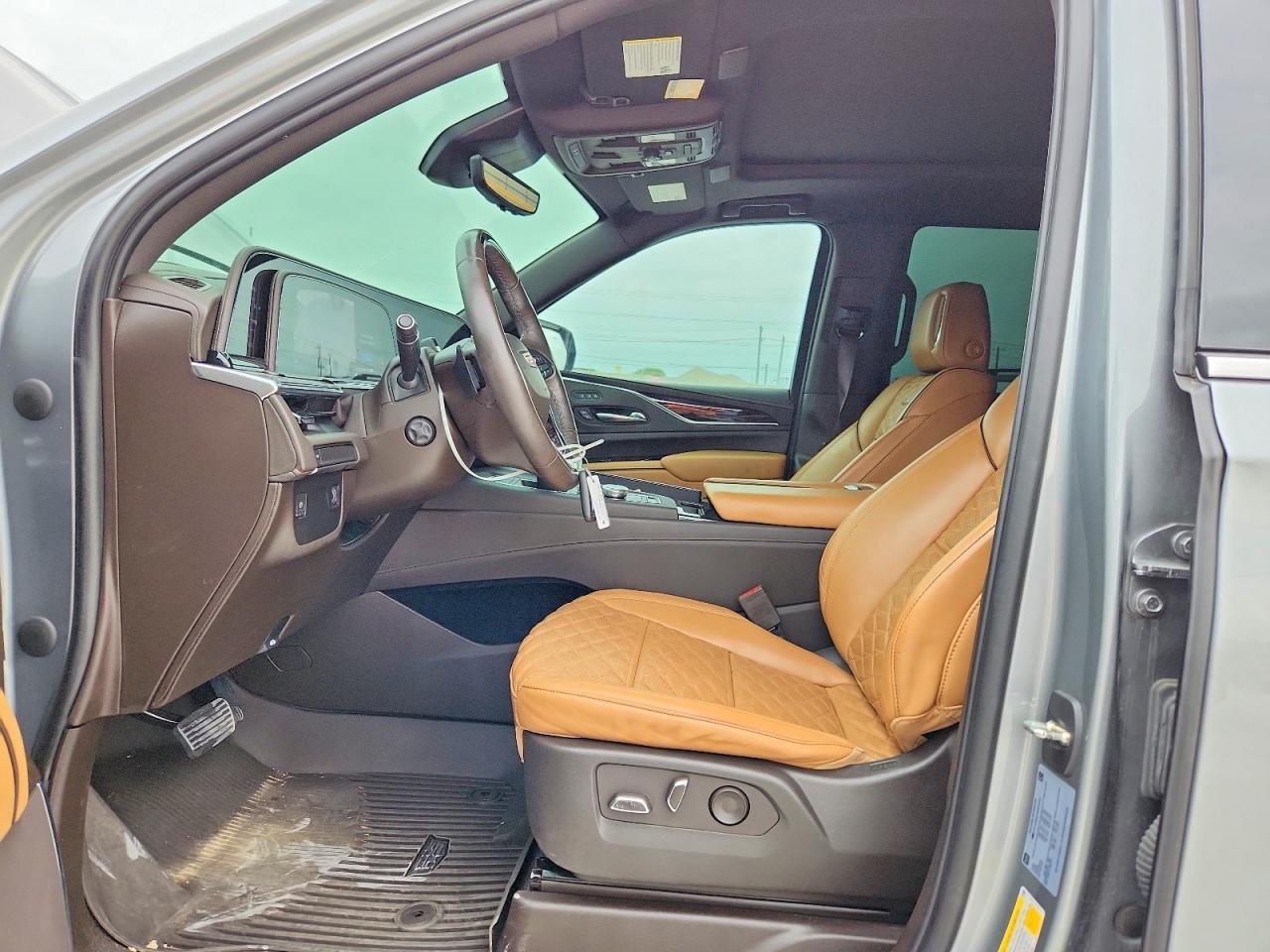 2023 Cadillac Escalade Premium Luxury - Image 7