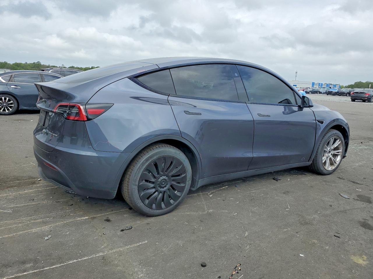 2023 Tesla Model Y - Фото 3