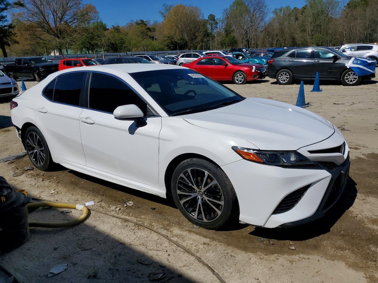 2019 Toyota Camry Se - Image 4