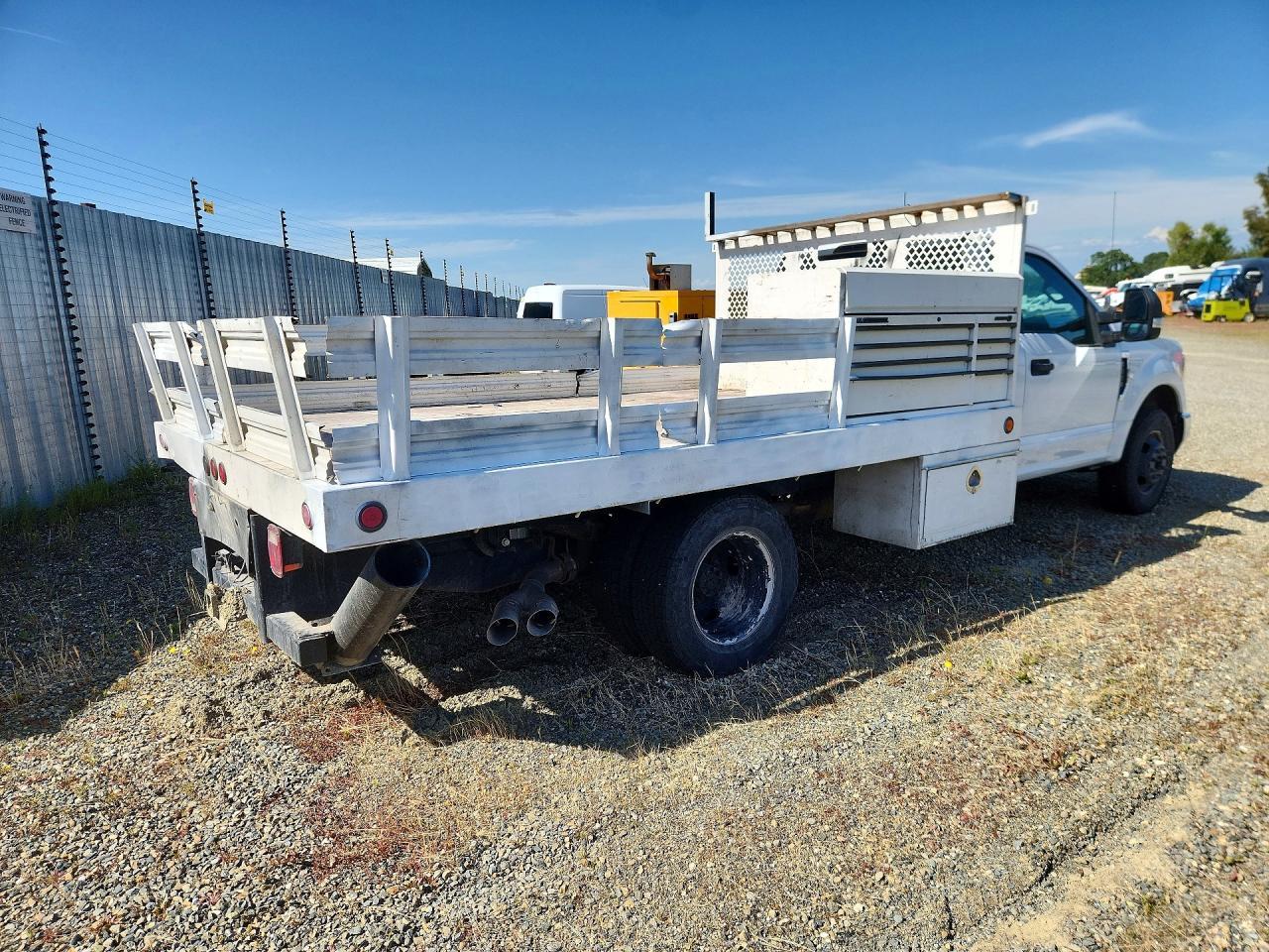 2017 Ford F350 Super Duty - Фото 3