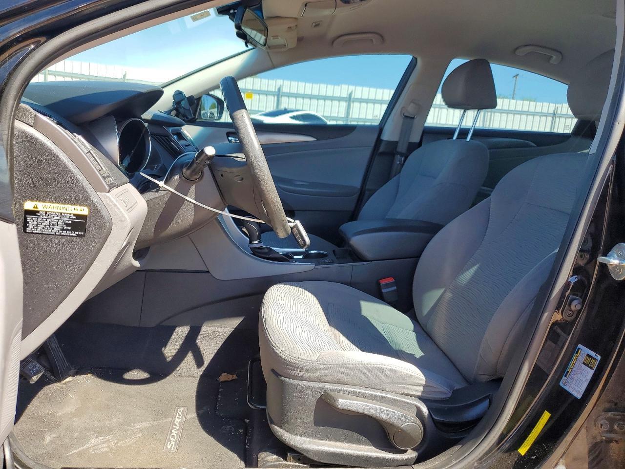 2015 Hyundai Sonata Hybrid Base - Image 7