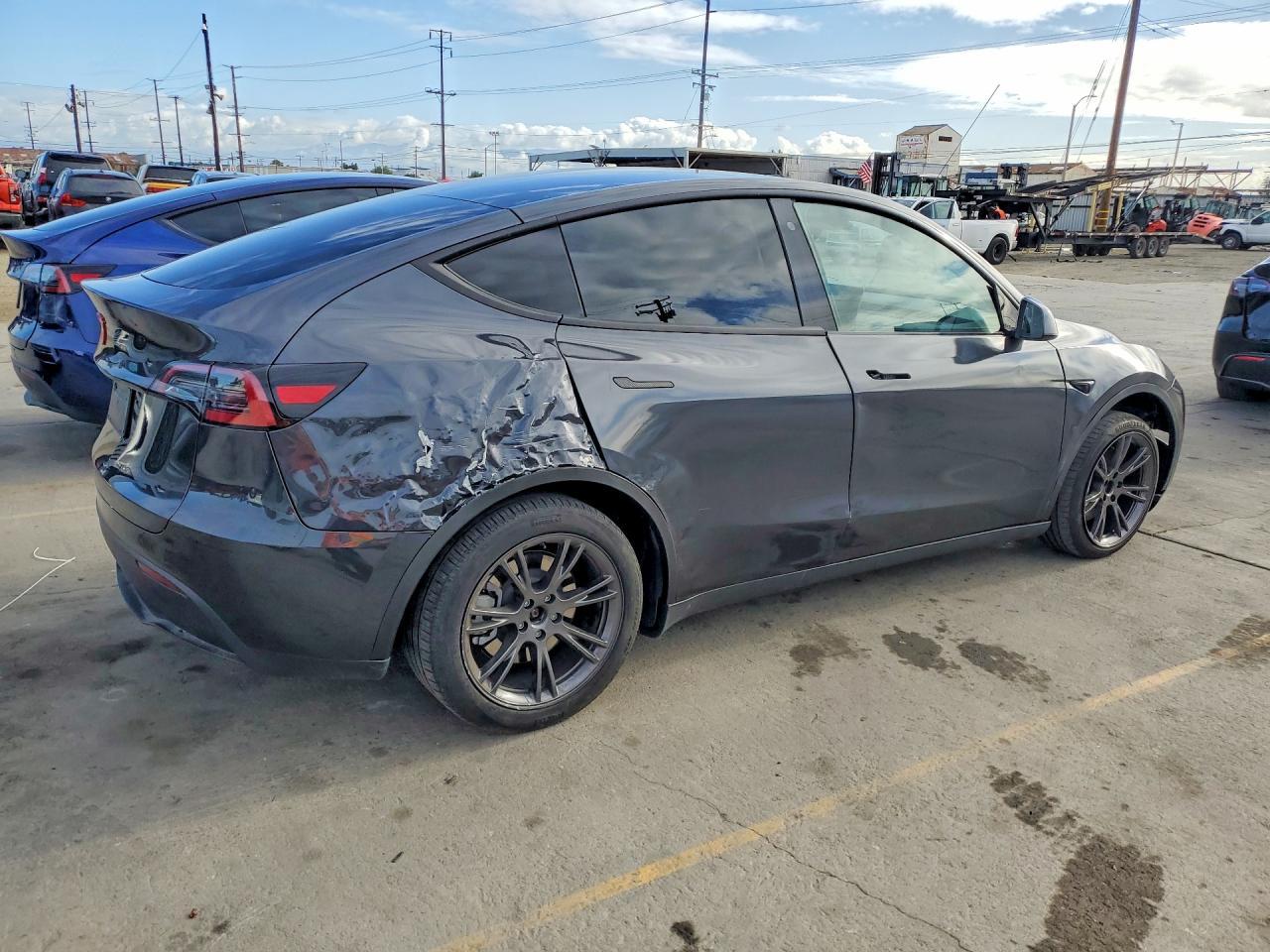 2025 Tesla Model Y - Image 3