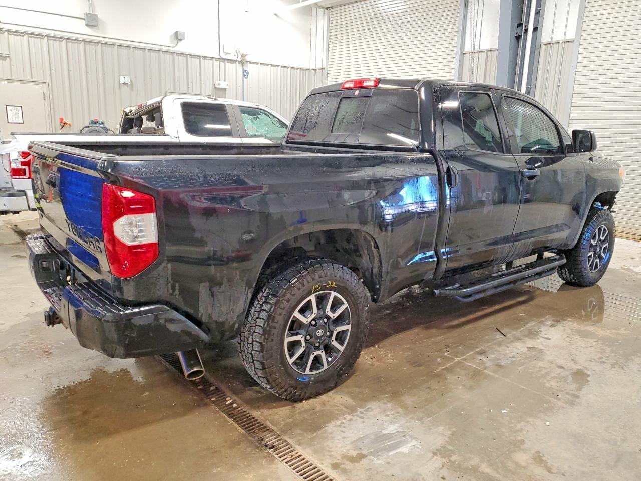 2016 Toyota Tundra Double Cab Limited - Фото 3