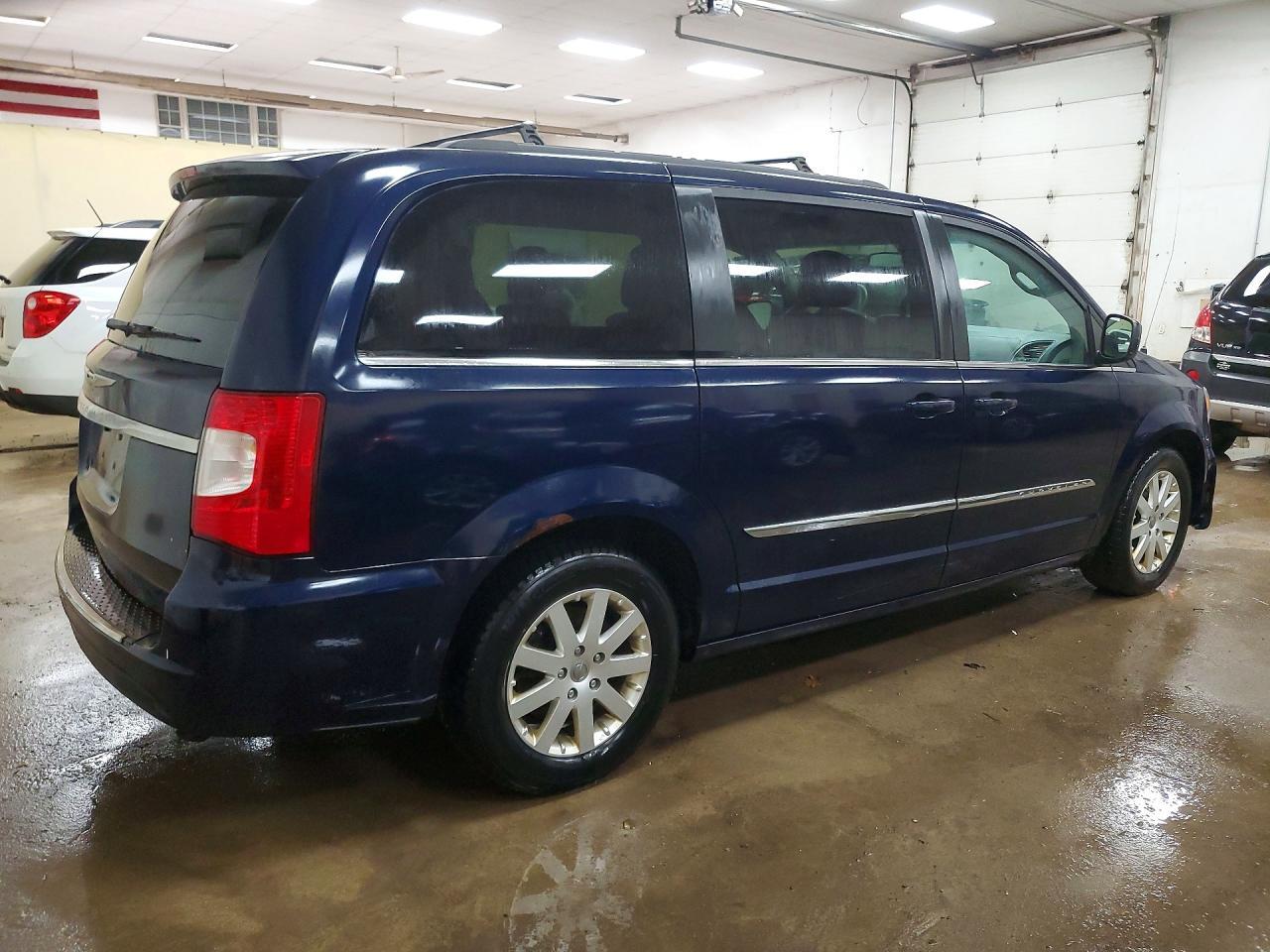 2014 Chrysler Town & Country Touring - Фото 3