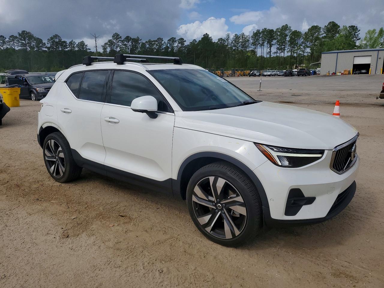 2024 Volvo Xc40 Plus - Image 4