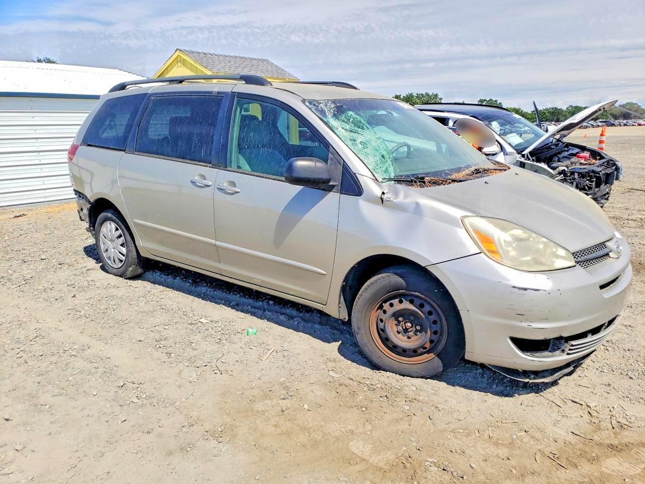 2005 Toyota Sienna Le 7 Passenger - Image 4
