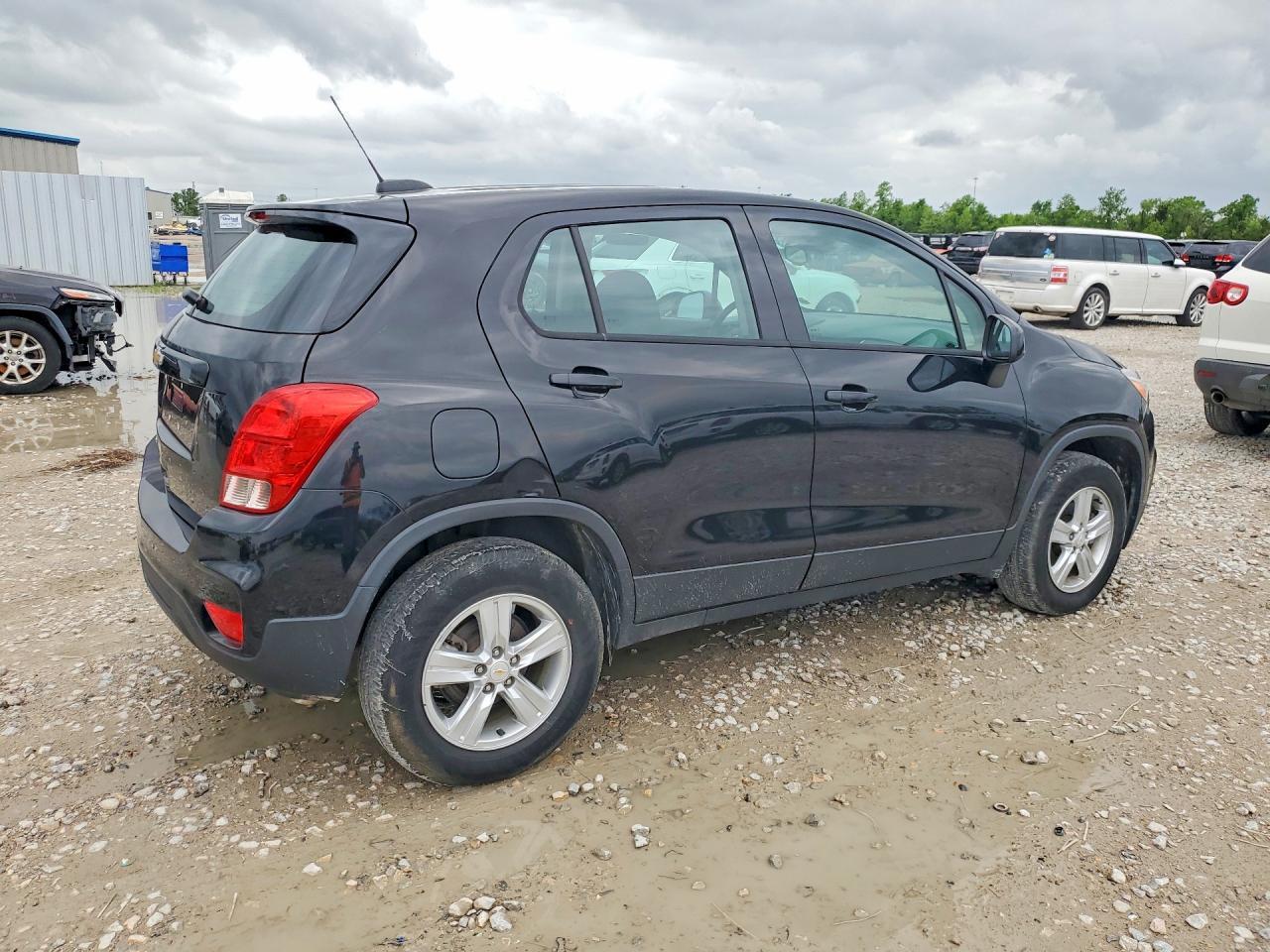 2020 Chevrolet Trax Ls - Image 3