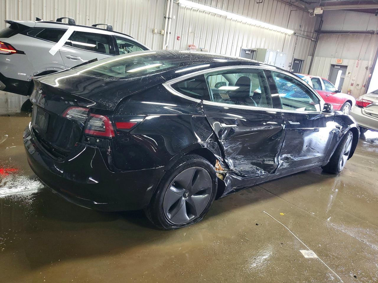 2019 Tesla Model 3 - Фото 3