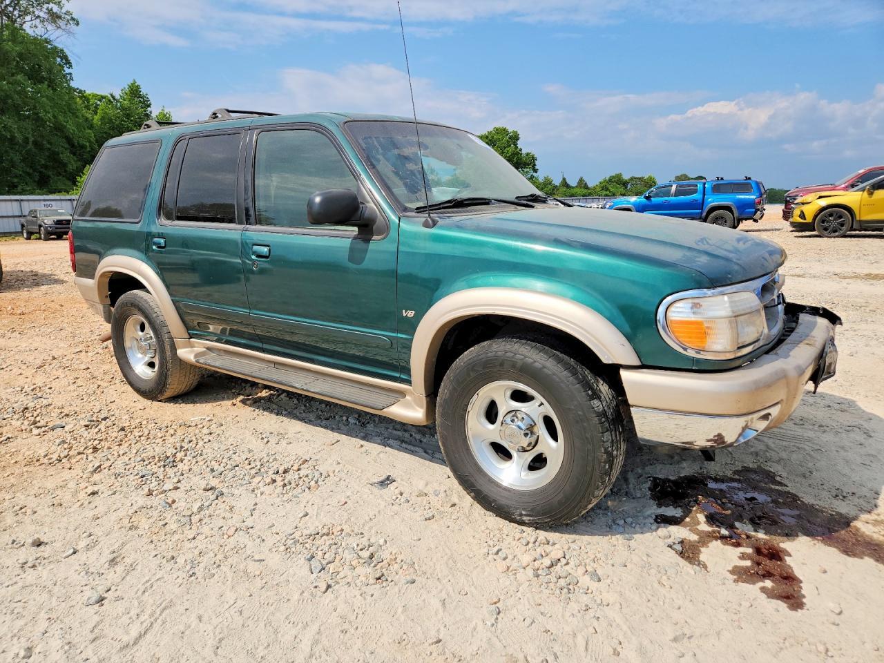 2001 Ford Explorer Eddie Bauer - Image 4