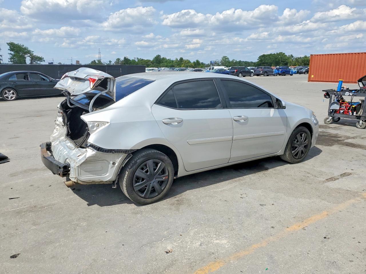 2015 Toyota Corolla Le - Фото 3