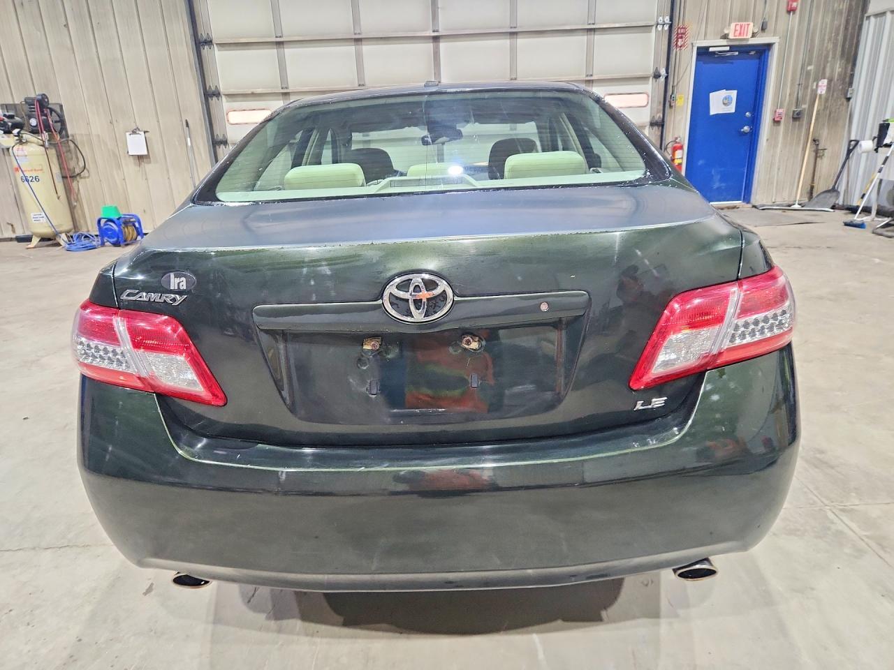 2010 Toyota Camry Le V6 - Фото 6
