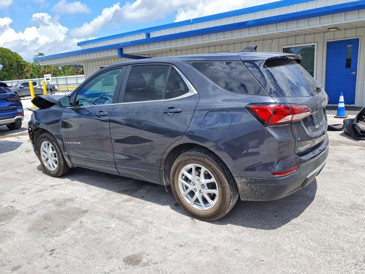 2022 Chevrolet Equinox Lt - Image 2