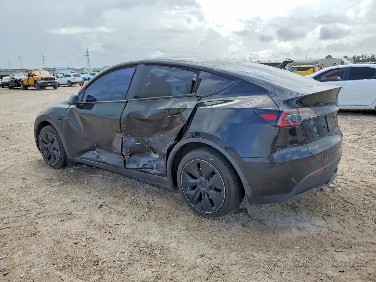 2023 Tesla Model Y - Фото 2