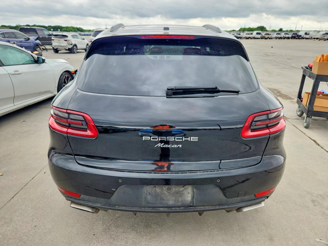 2017 Porsche Macan - Image 6
