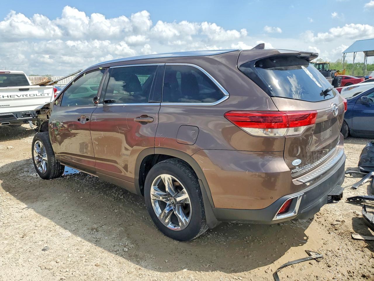 2019 Toyota Highlander Limited - Image 2
