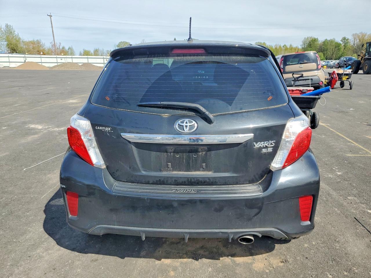 2013 Toyota Yaris 5-Door Se - Фото 6