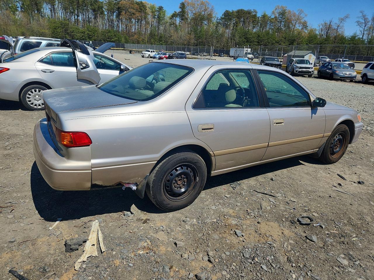 2000 Toyota Camry Ce - Фото 3