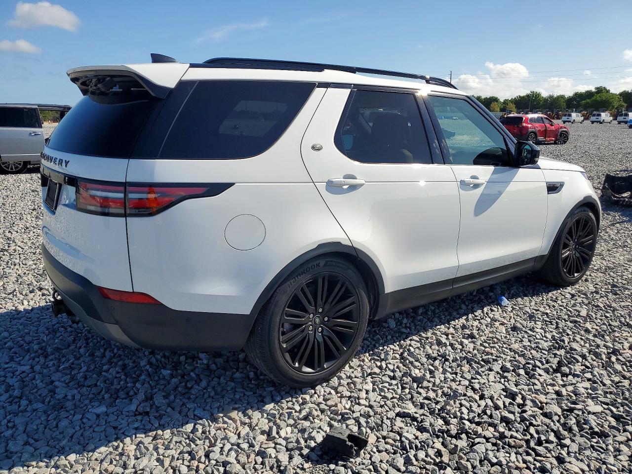 2017 Land Rover Discovery Hse Luxury - Image 3