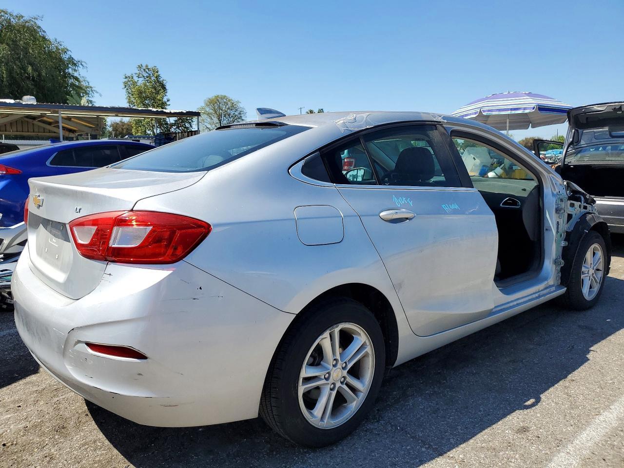 2017 Chevrolet Cruze - Фото 3