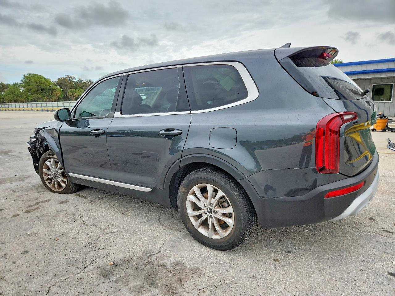 2022 Kia Telluride Lx - Image 2