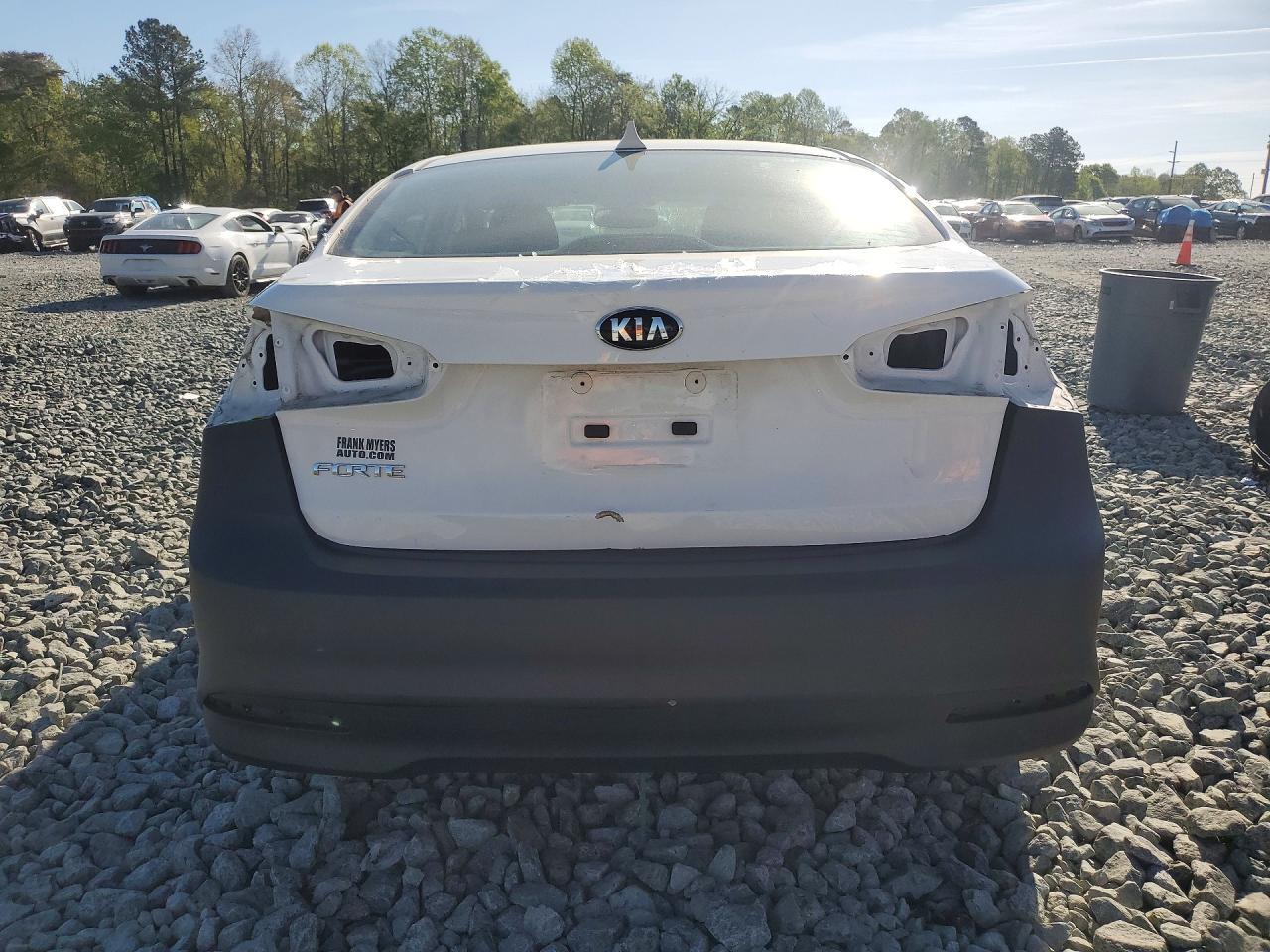 2017 Kia Forte Lx - Image 6