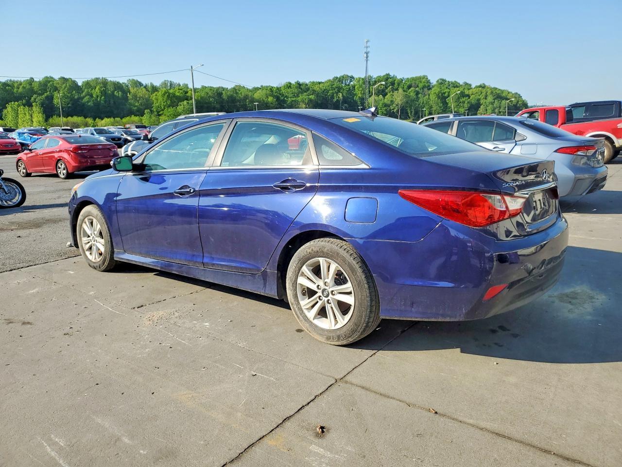 2014 Hyundai Sonata Gls - Image 2