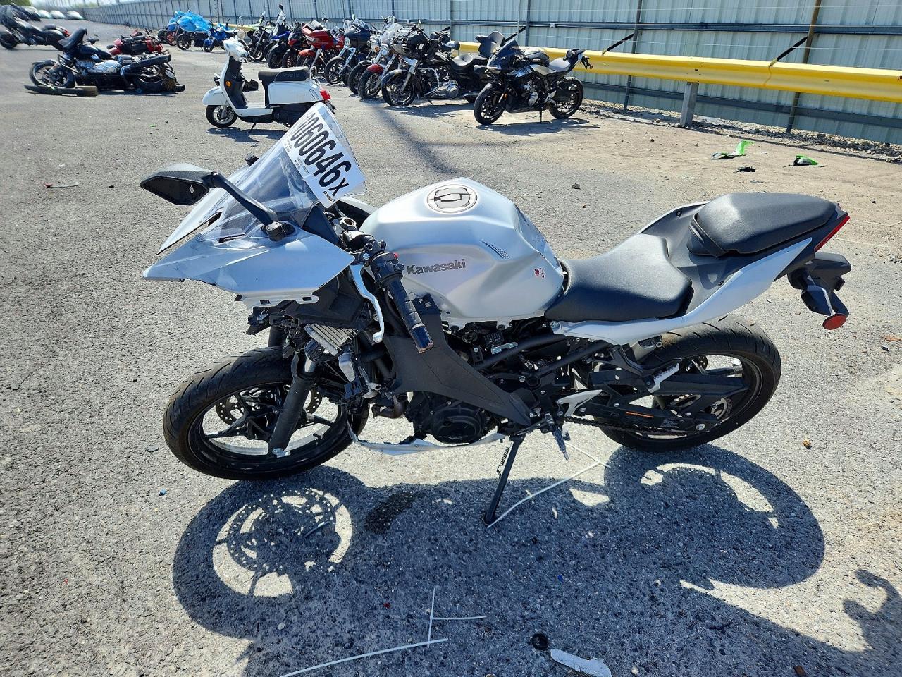 2025 Kawasaki Ex500 - Фото 3
