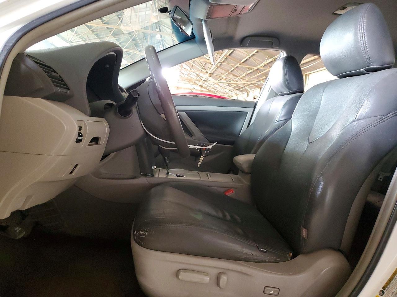 2011 Toyota Camry Le - Image 7