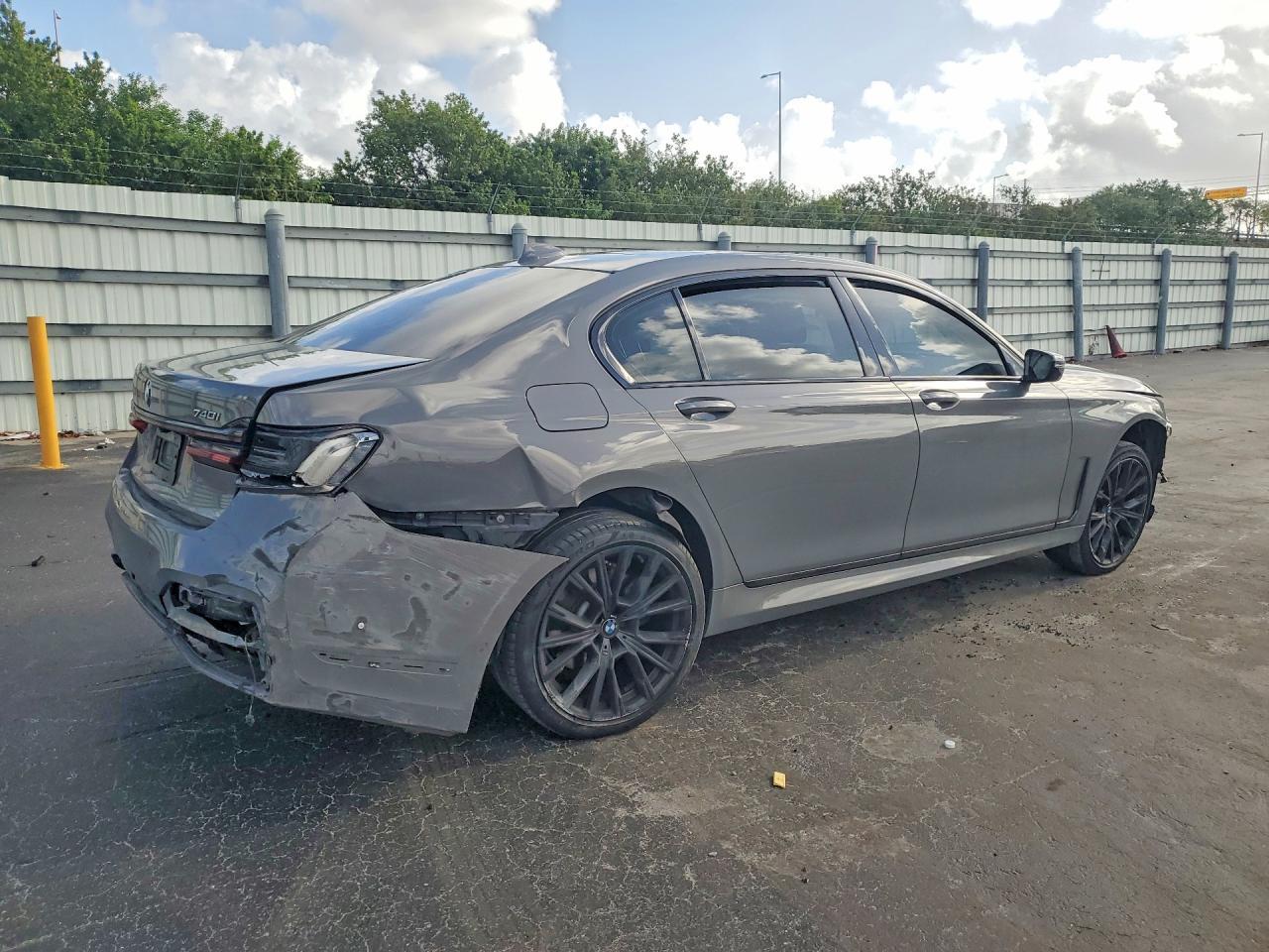 2022 BMW 740 I - Фото 3