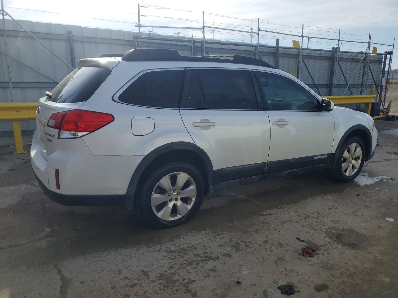 2010 Subaru Outback - Фото 3