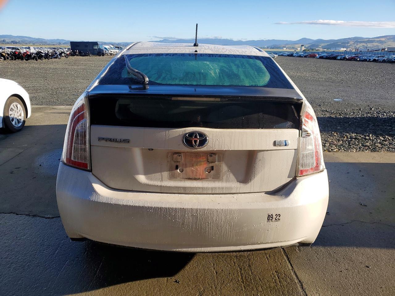 2014 Toyota Prius One - Image 6