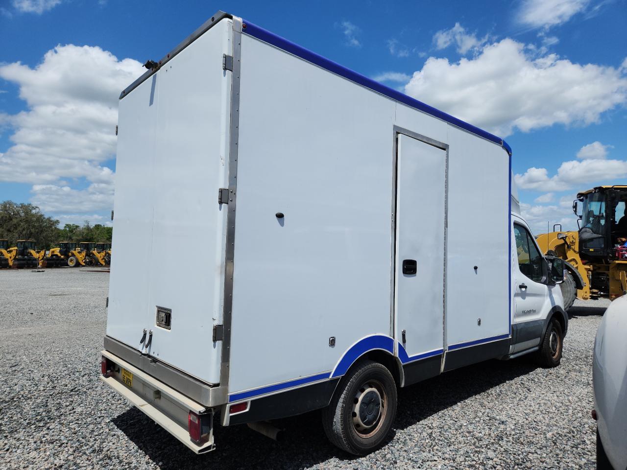 2021 Ford Transit Delivery Truck - Фото 3