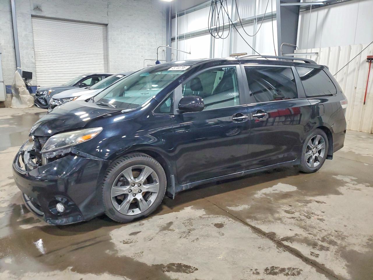 2015 Toyota Sienna Sport