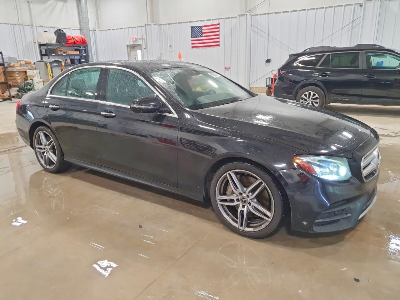 2018 Mercedes-Benz E 400 4Matic - Фото 4