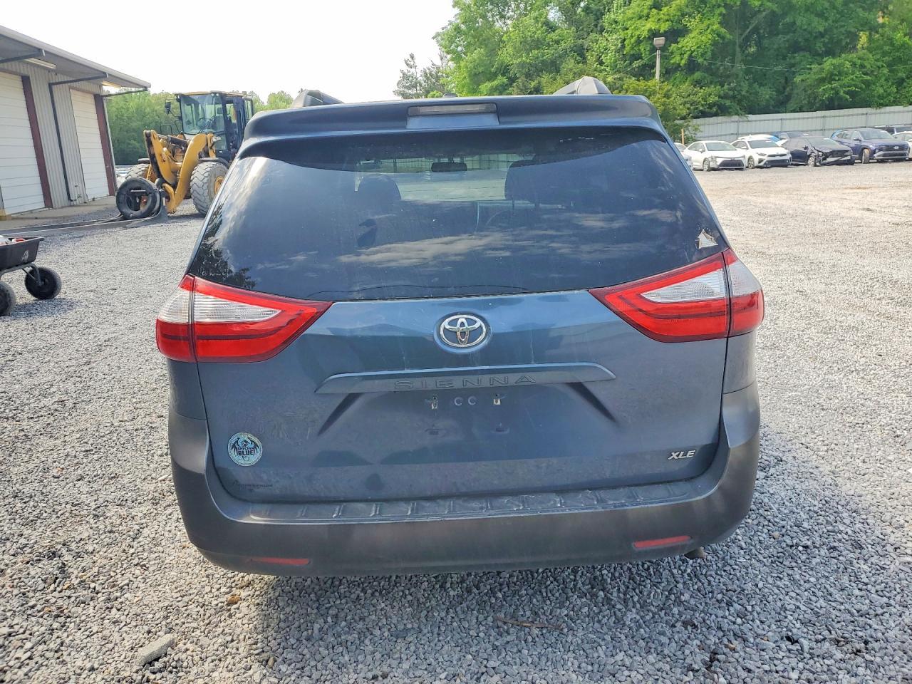 2016 Toyota Sienna Xle 8-Passenger - Фото 6