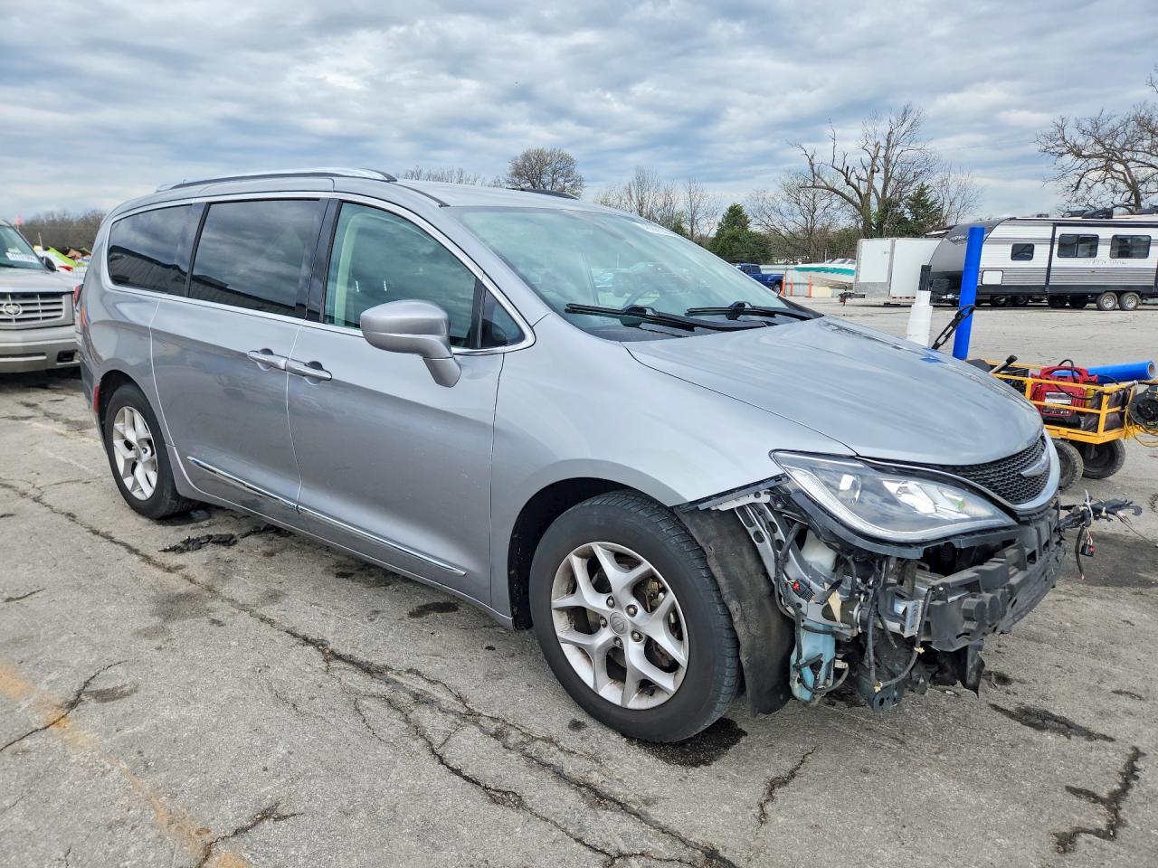 2018 Chrysler Pacifica Touring L Plus - Фото 4