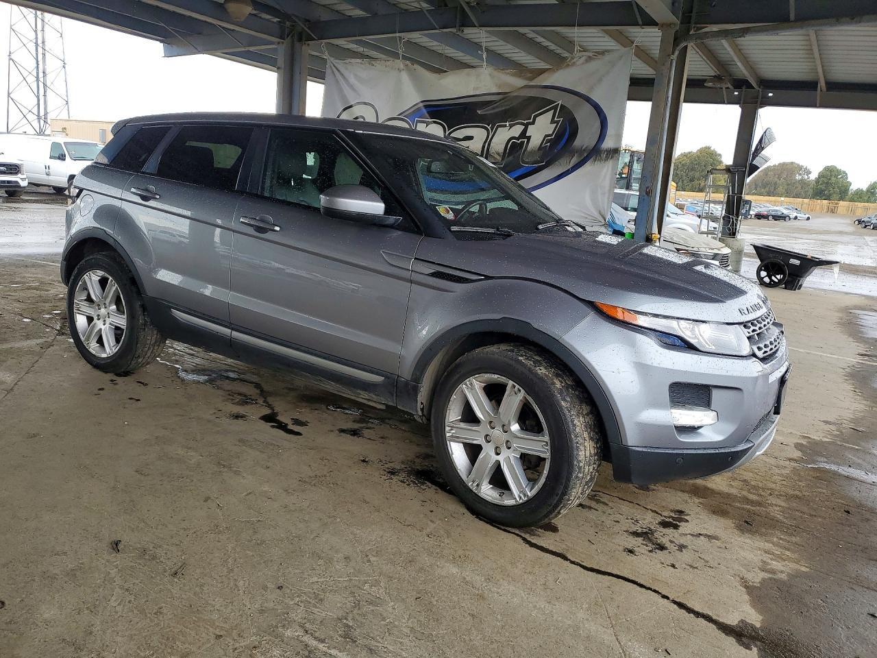 2014 Land Rover Range Rover Evoque Pure Premium - Image 4