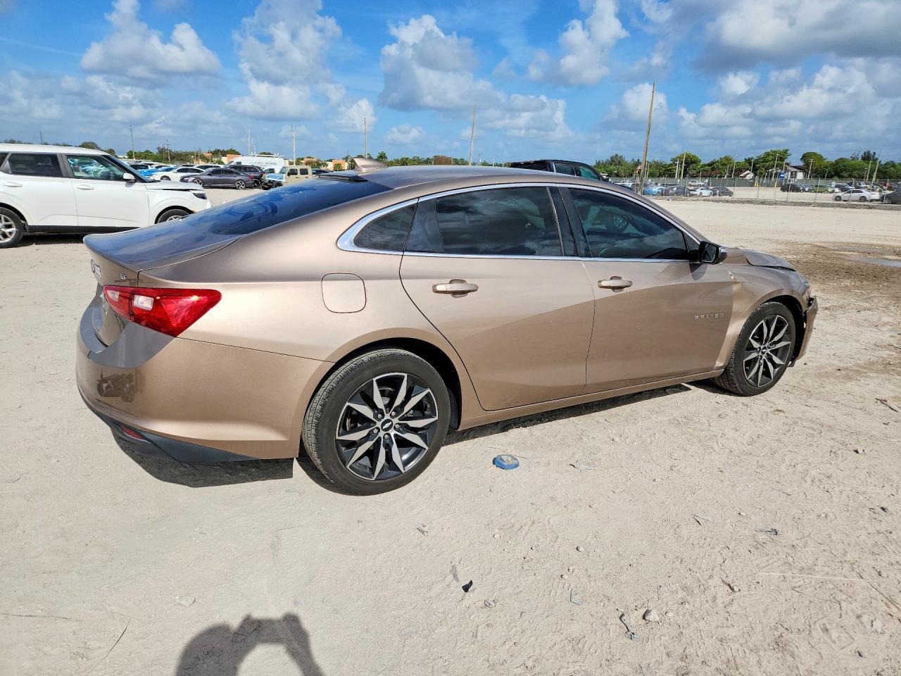 2018 Chevrolet Malibu Lt - Image 3