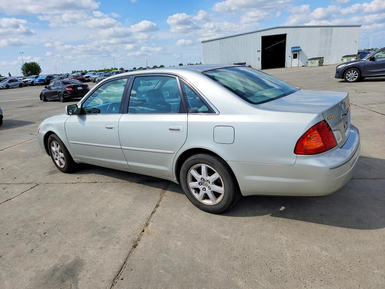 2001 Toyota Avalon Xls - Фото 2
