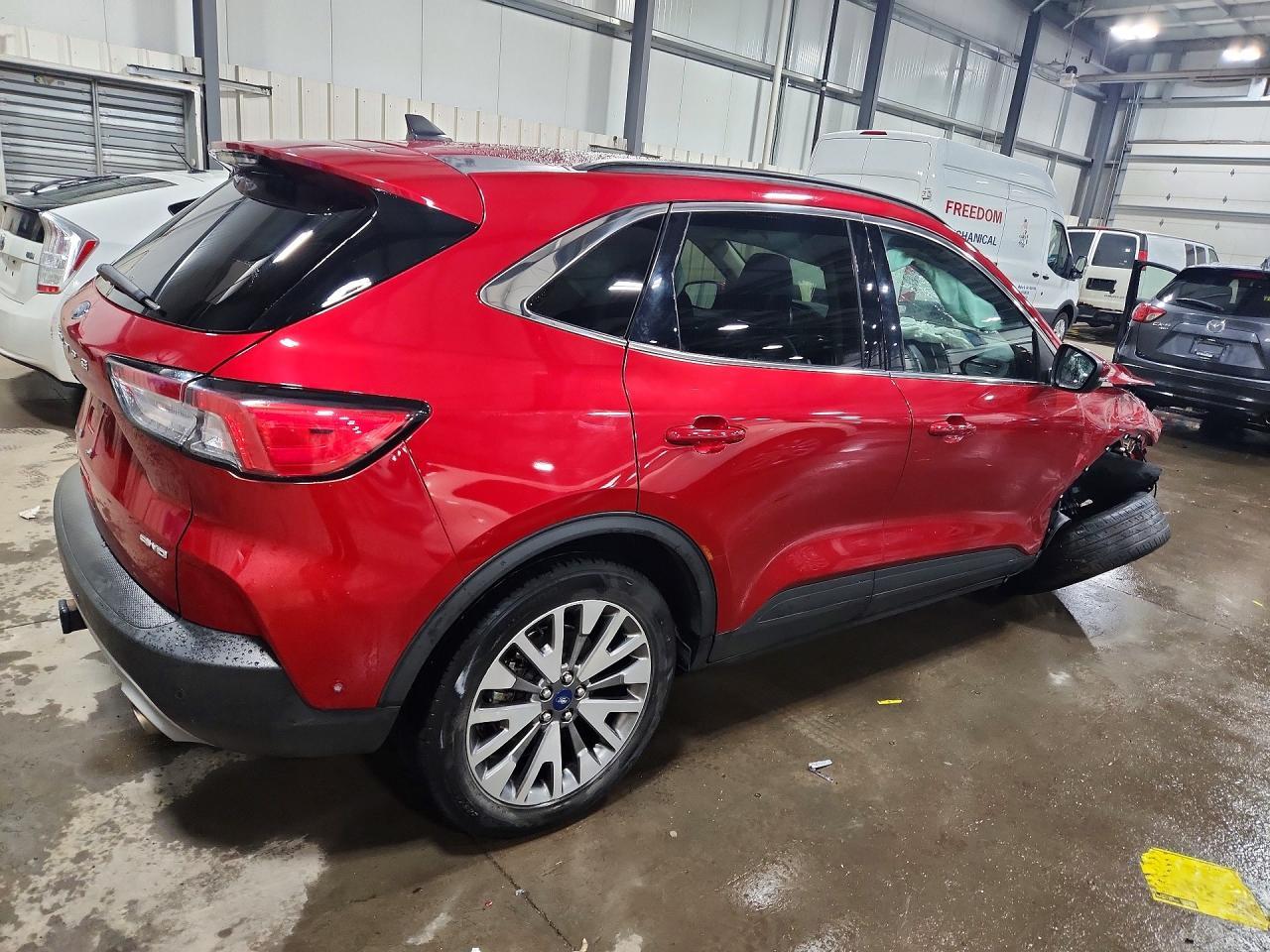 2020 Ford Escape Titanium - Фото 3