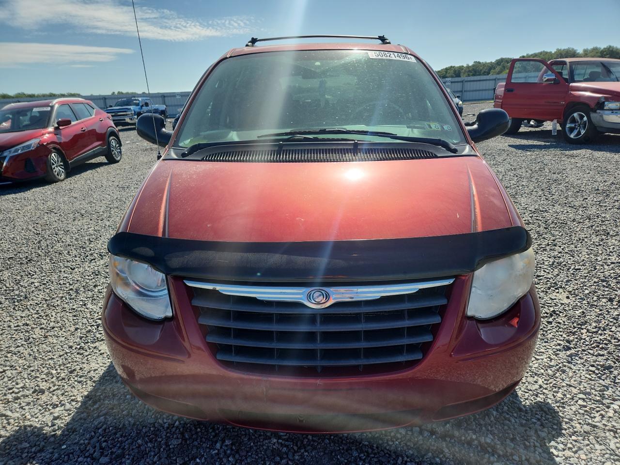 2005 Chrysler Town & Country Touring - Image 5