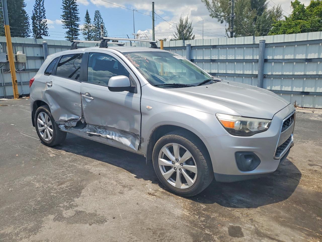 2014 Mitsubishi Outlander Sport Es - Image 4