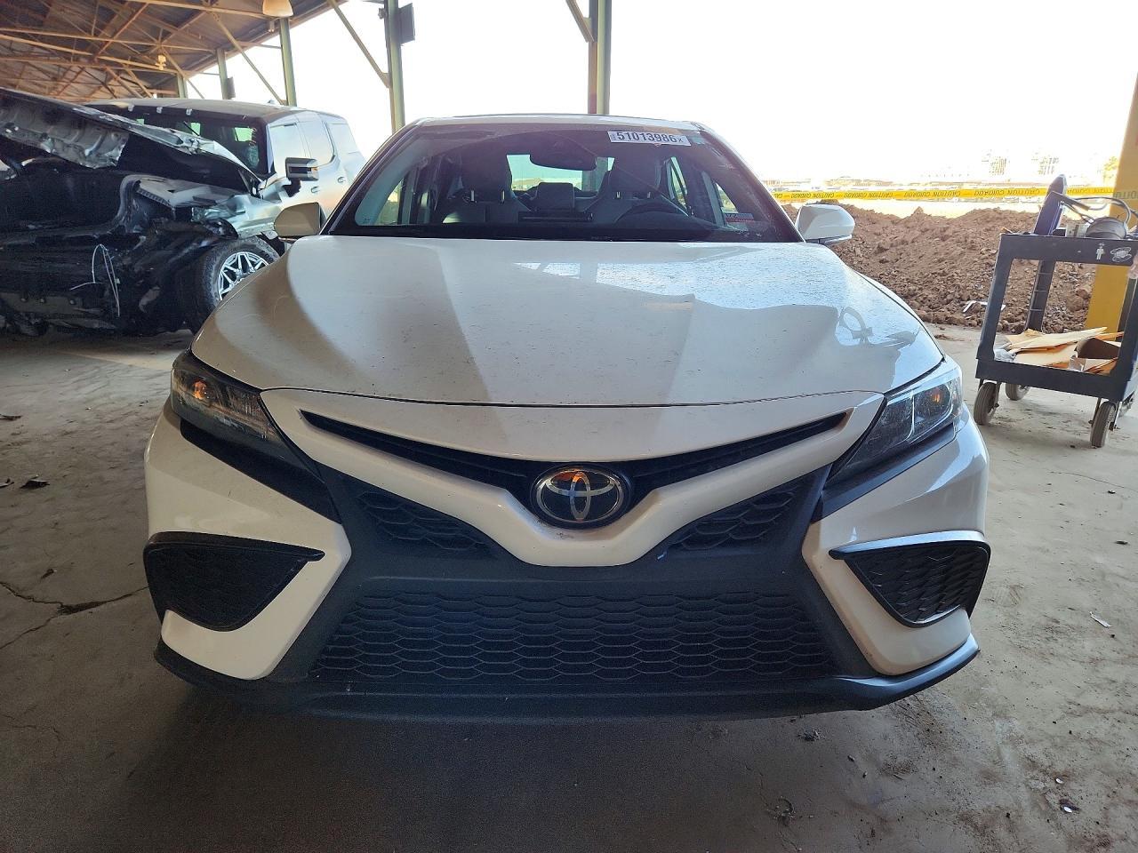 2022 Toyota Camry Se - Фото 5