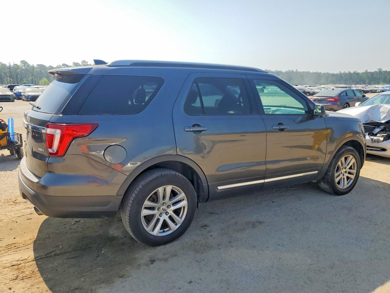 2018 Ford Explorer Xlt - Image 3