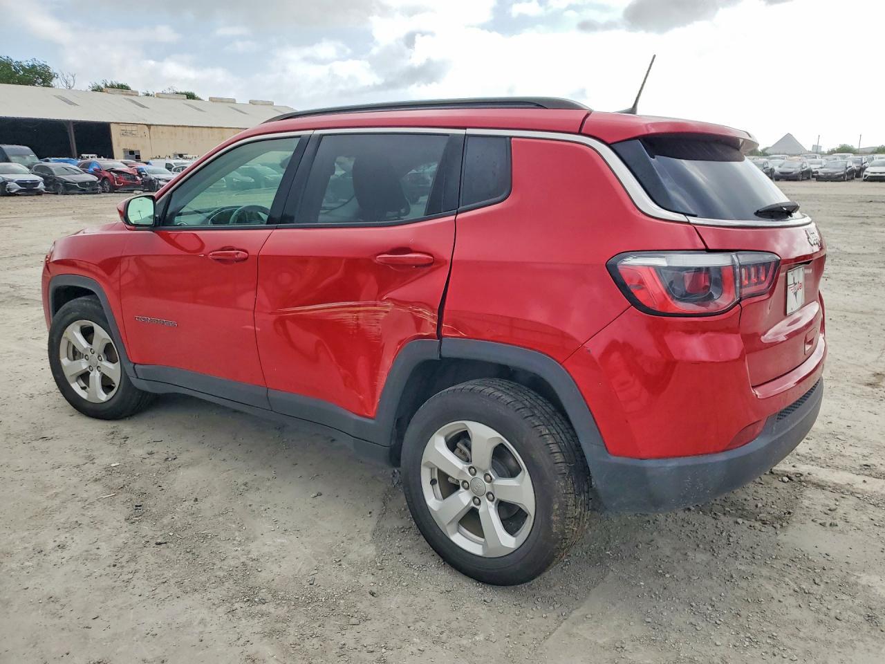 2018 Jeep Compass Latitude - Image 2