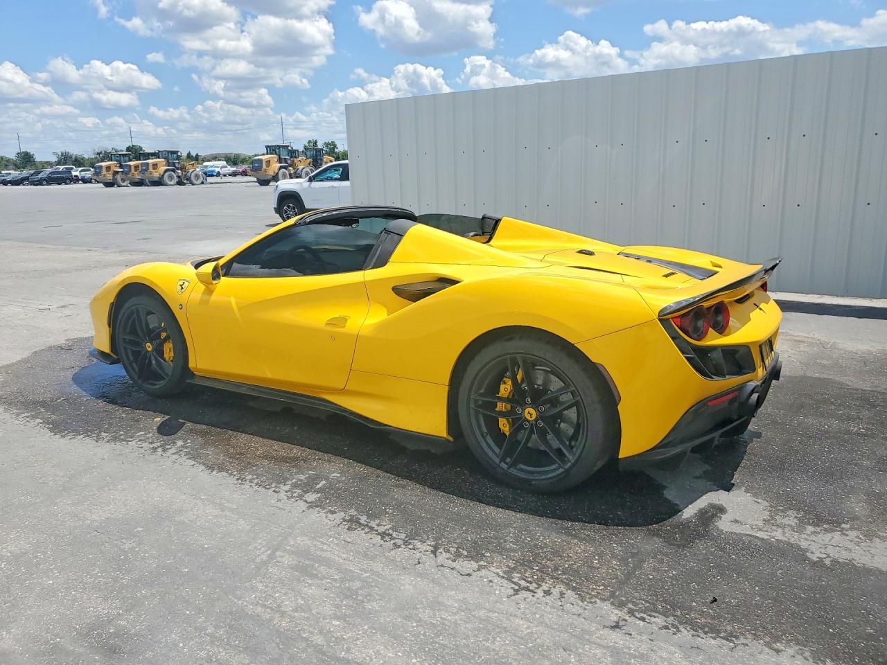 2021 Ferrari F8 Spider - Фото 2