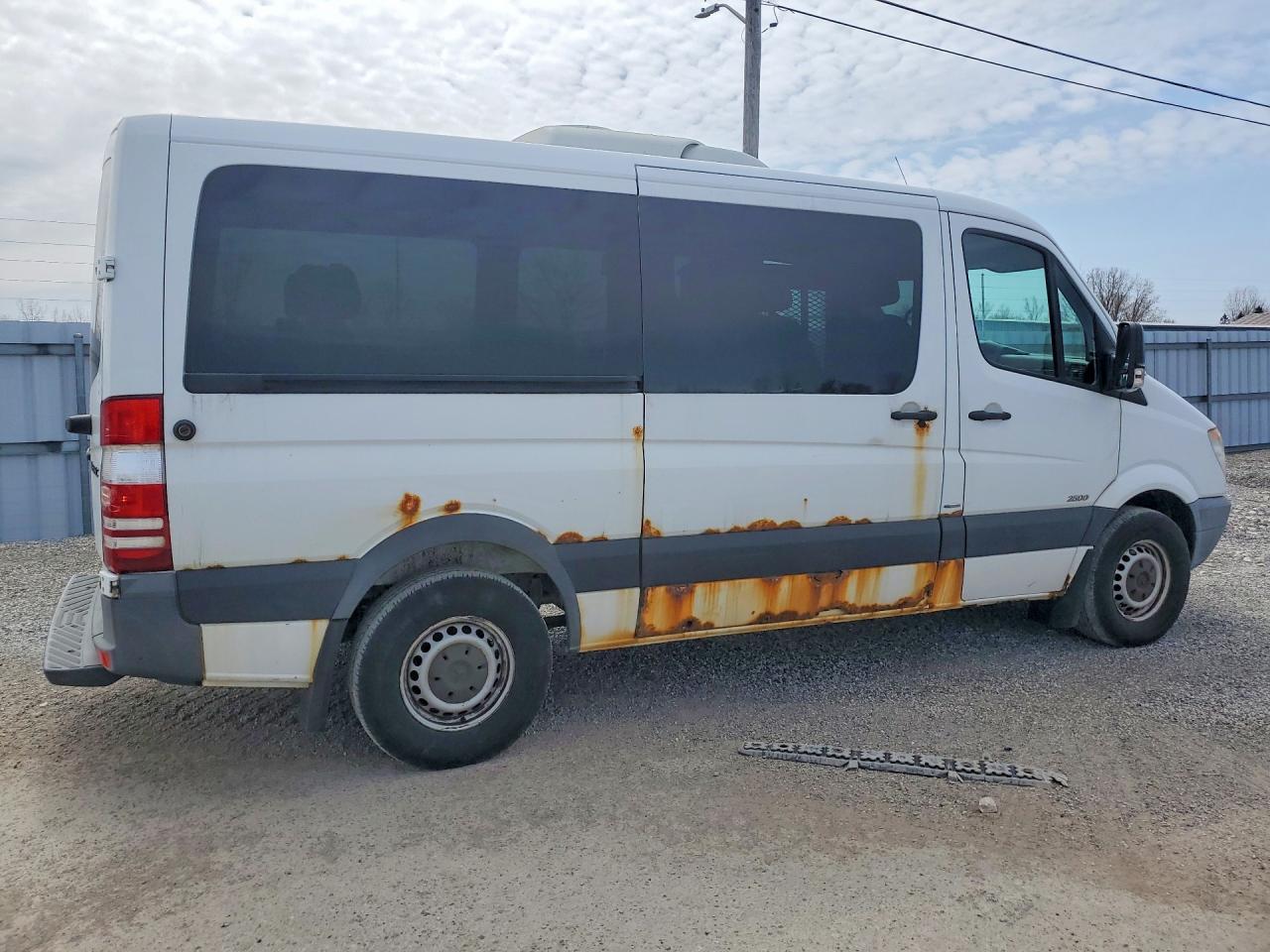 2011 Mercedes Benz Sprinter 2500 - Фото 3