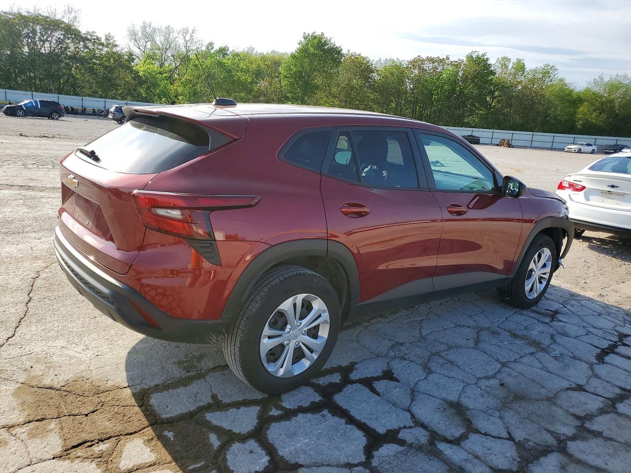 2025 Chevrolet Trax Ls - Фото 3