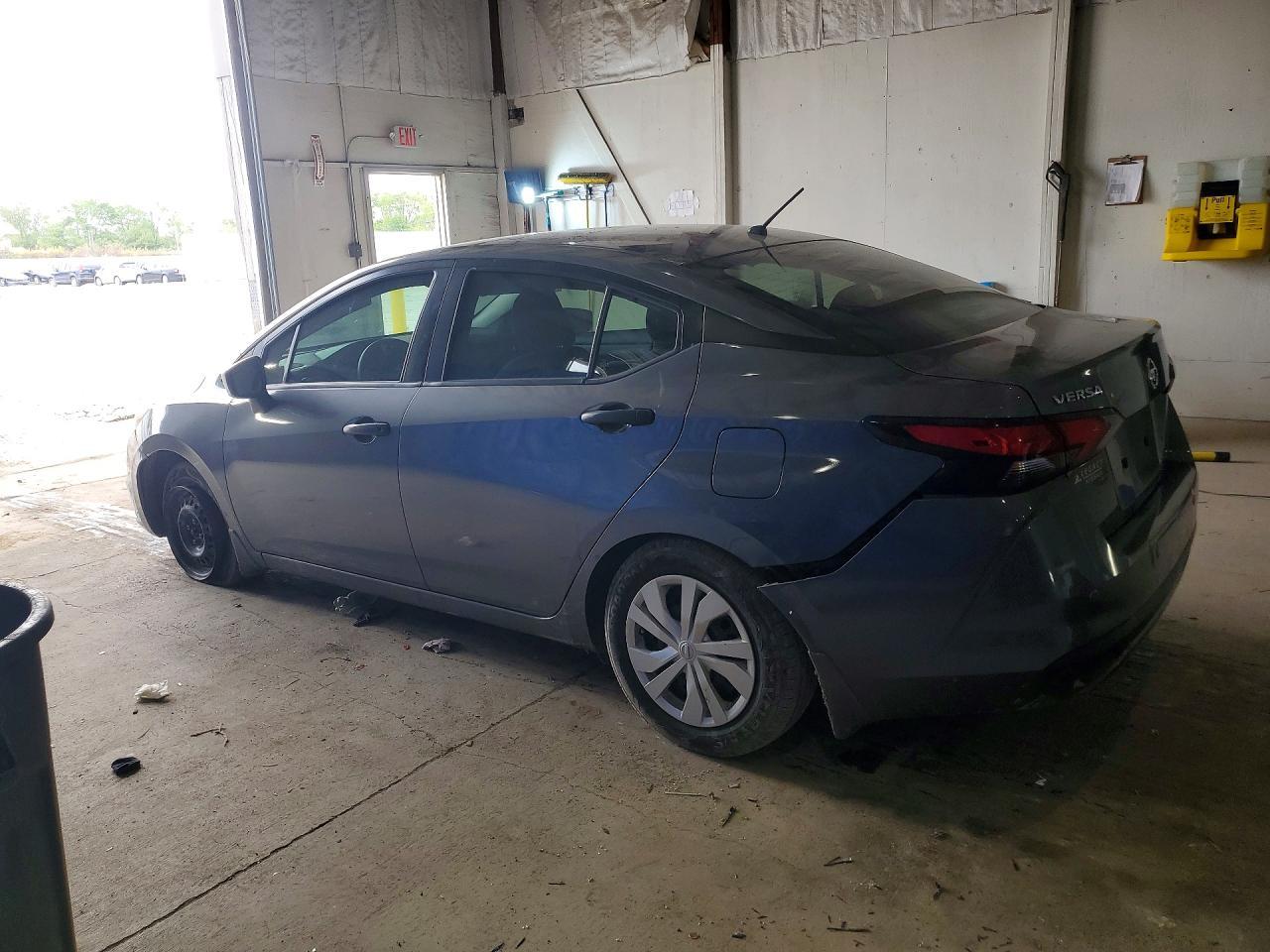 2021 Nissan Versa S - Image 2