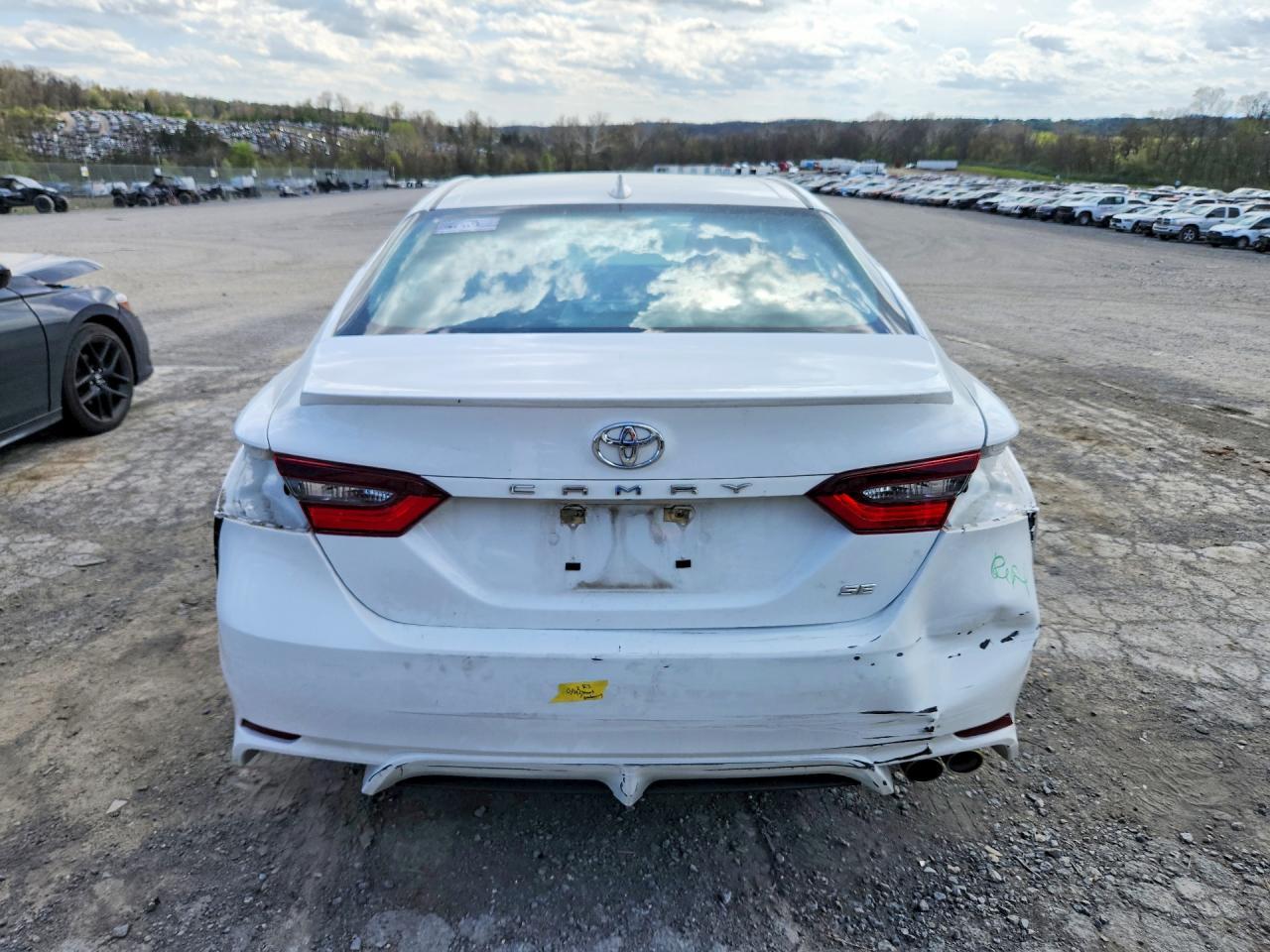 2022 Toyota Camry Se - Image 6